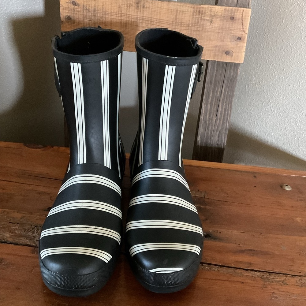 Crooka Striped Black and White Boots size 11 - Picture 4 of 4
